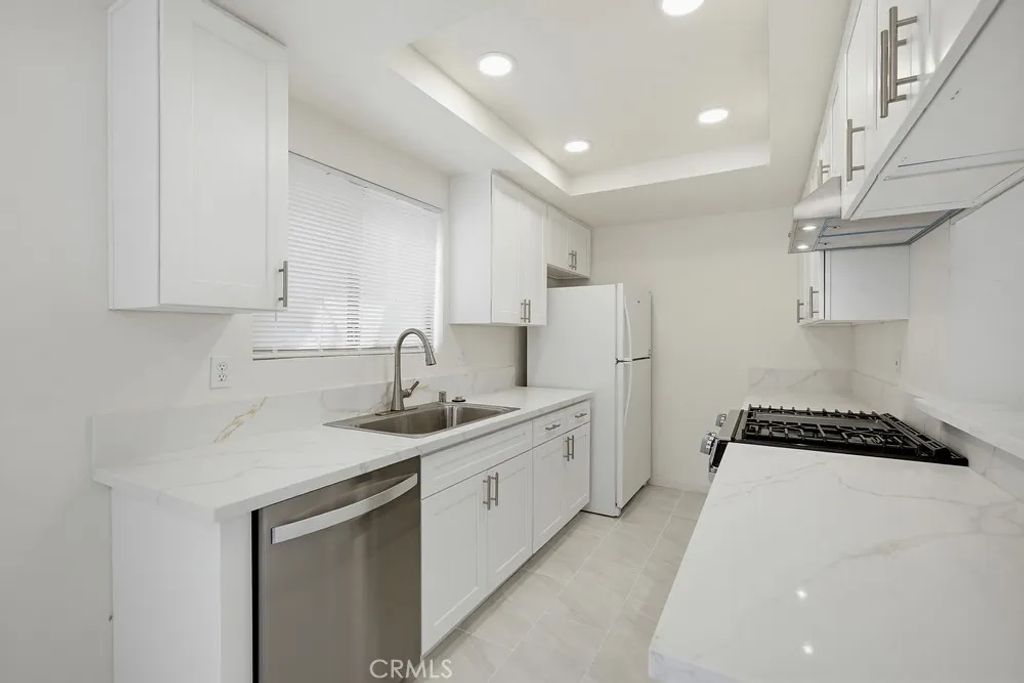 4881 Vista Dr 3, Huntington Beach, CA 92649