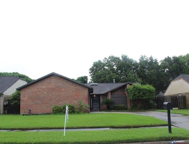 4219 Woodhampton Drive, Pasadena, TX 77505
