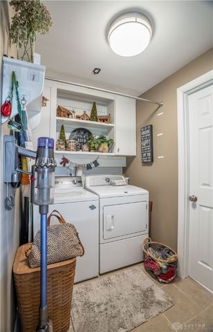 1008 Merrywood Drive, Englewood, OH 45322