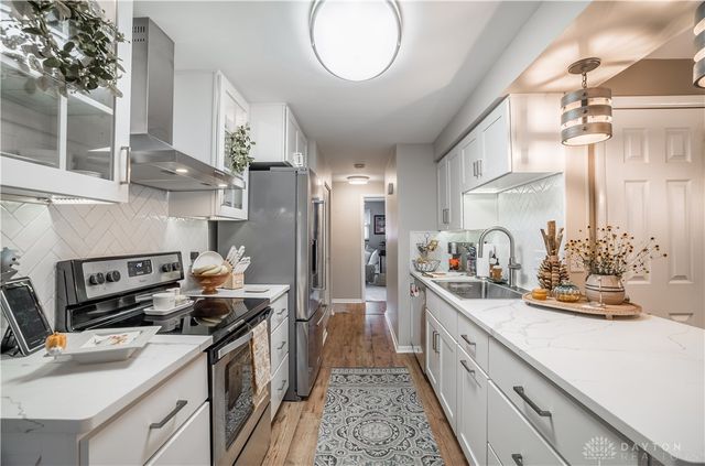 1008 Merrywood Drive, Englewood, OH 45322