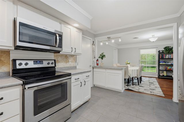 1914 Laurel Road, Gainesville, TX 76240
