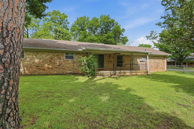 1914 Laurel Road, Gainesville, TX 76240