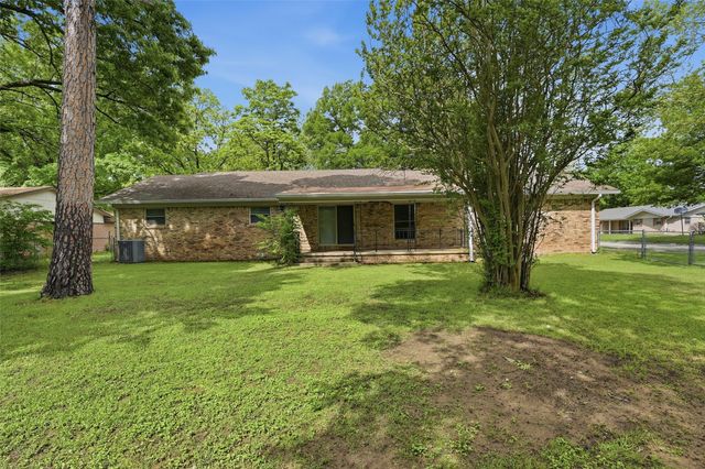 1914 Laurel Road, Gainesville, TX 76240