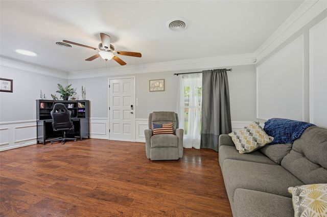 1914 Laurel Road, Gainesville, TX 76240