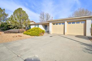 5316 Van Christopher Drive NE, Albuquerque, NM 87111