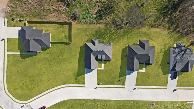 890 E Harlan Drive, Tahlequah, OK 74464