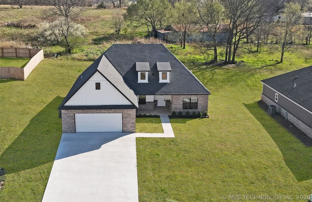 890 E Harlan Drive, Tahlequah, OK 74464