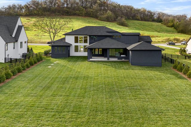 1764 Dean Rd, Thompsons Station, TN 37179