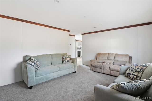 6919 S Sorrell Avenue, Homosassa, FL 34446