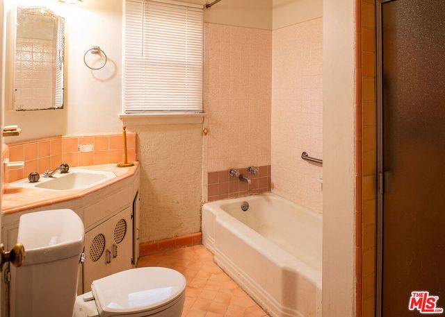 530 W 89th Street, Los Angeles, CA 90044
