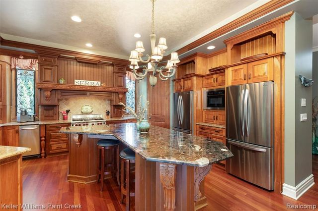 22220 E River Road, Grosse Ile, MI 48138