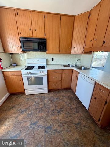 1421 CHERRY LN, Pottstown, PA 19464