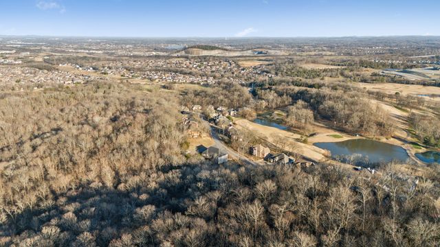111 Spy Glass Way, Hendersonville, TN 37075