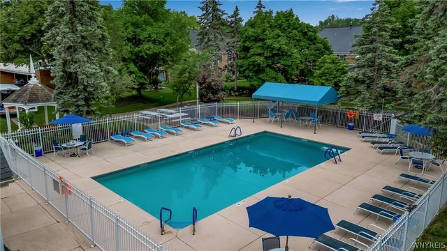 15 Hickory Hill Road E, Amherst, NY 14221