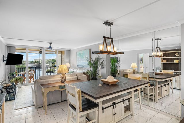 7 Royal Palm Way 507, Boca Raton, FL 33432