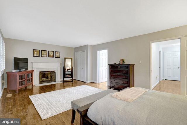 4723 40TH ST N, Arlington, VA 22207