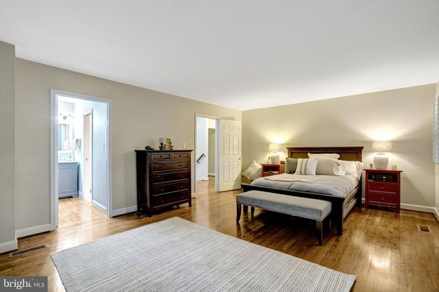 4723 40TH ST N, Arlington, VA 22207