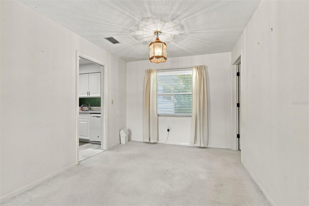 Image 11 of property listing at 11161 105TH AVENUE, Seminole, FL 33778