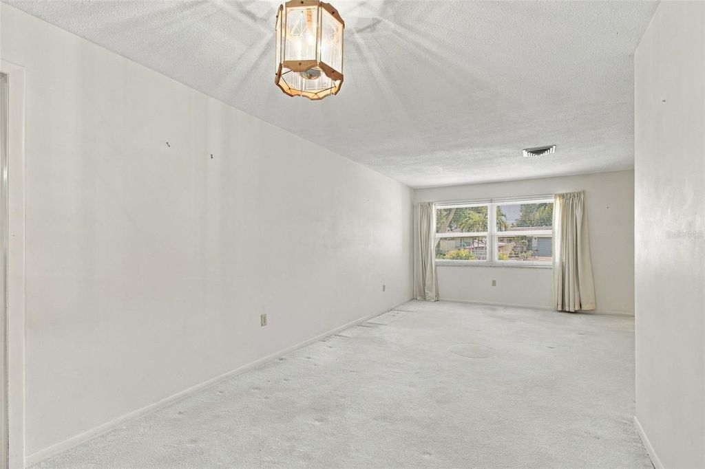 Image 13 of property listing at 11161 105TH AVENUE, Seminole, FL 33778