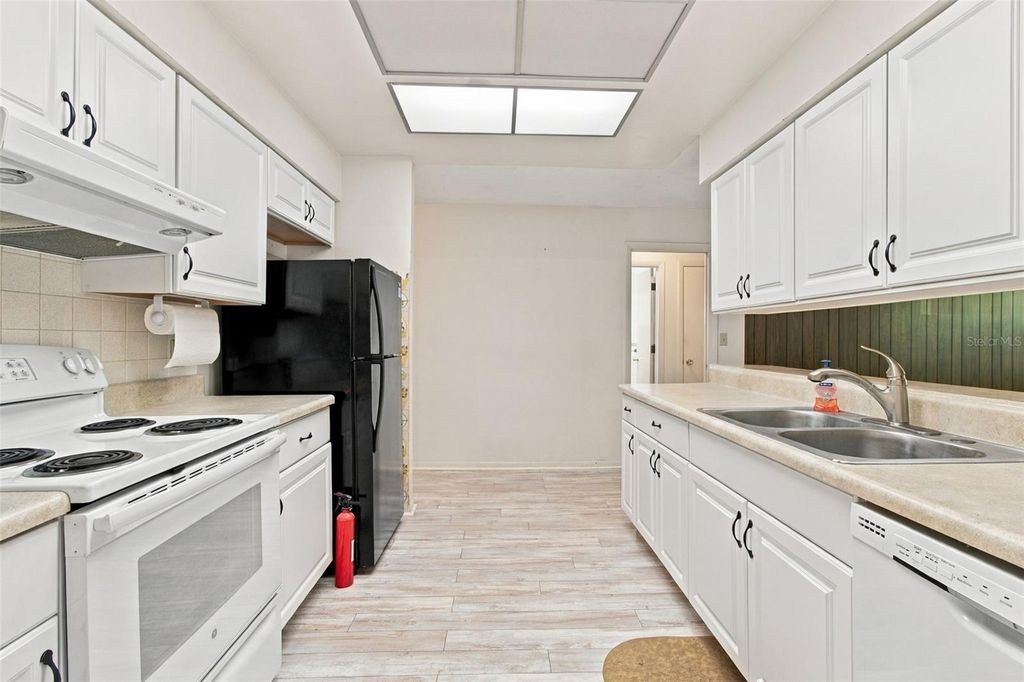 Image 15 of property listing at 11161 105TH AVENUE, Seminole, FL 33778