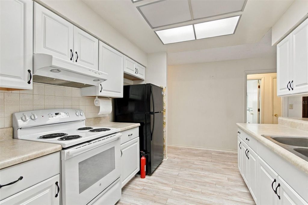 Image 16 of property listing at 11161 105TH AVENUE, Seminole, FL 33778