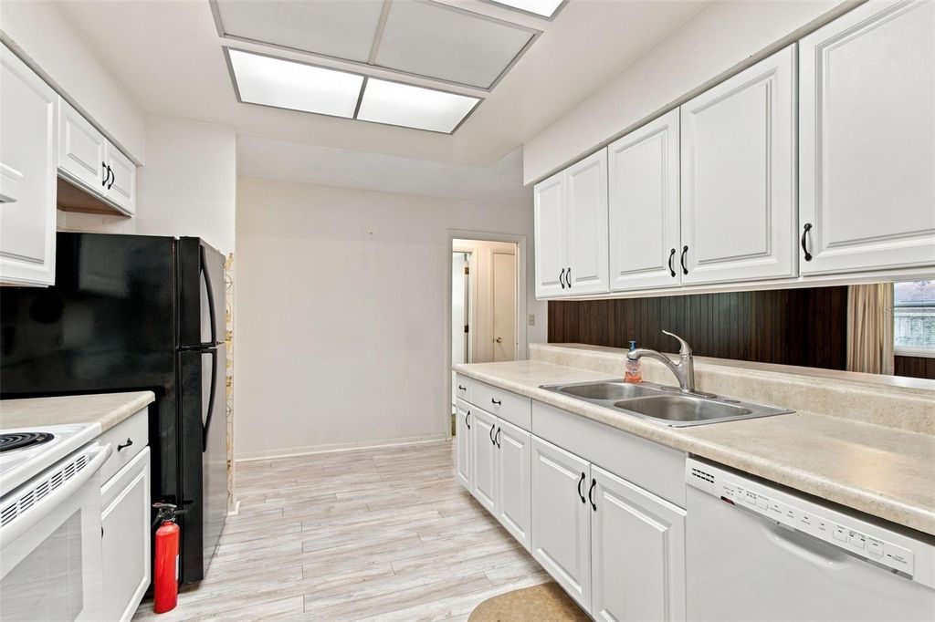 Image 17 of property listing at 11161 105TH AVENUE, Seminole, FL 33778