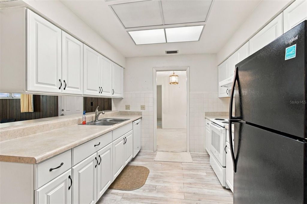 Image 20 of property listing at 11161 105TH AVENUE, Seminole, FL 33778