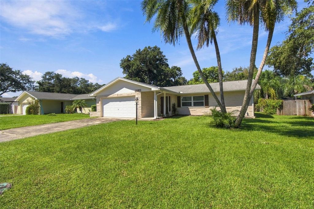 Image 3 of property listing at 11161 105TH AVENUE, Seminole, FL 33778