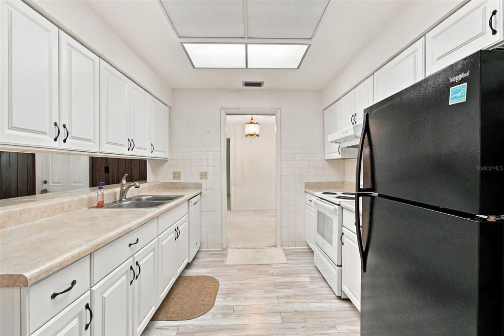 Image 21 of property listing at 11161 105TH AVENUE, Seminole, FL 33778