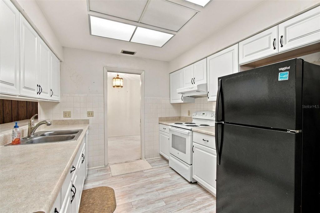 Image 22 of property listing at 11161 105TH AVENUE, Seminole, FL 33778