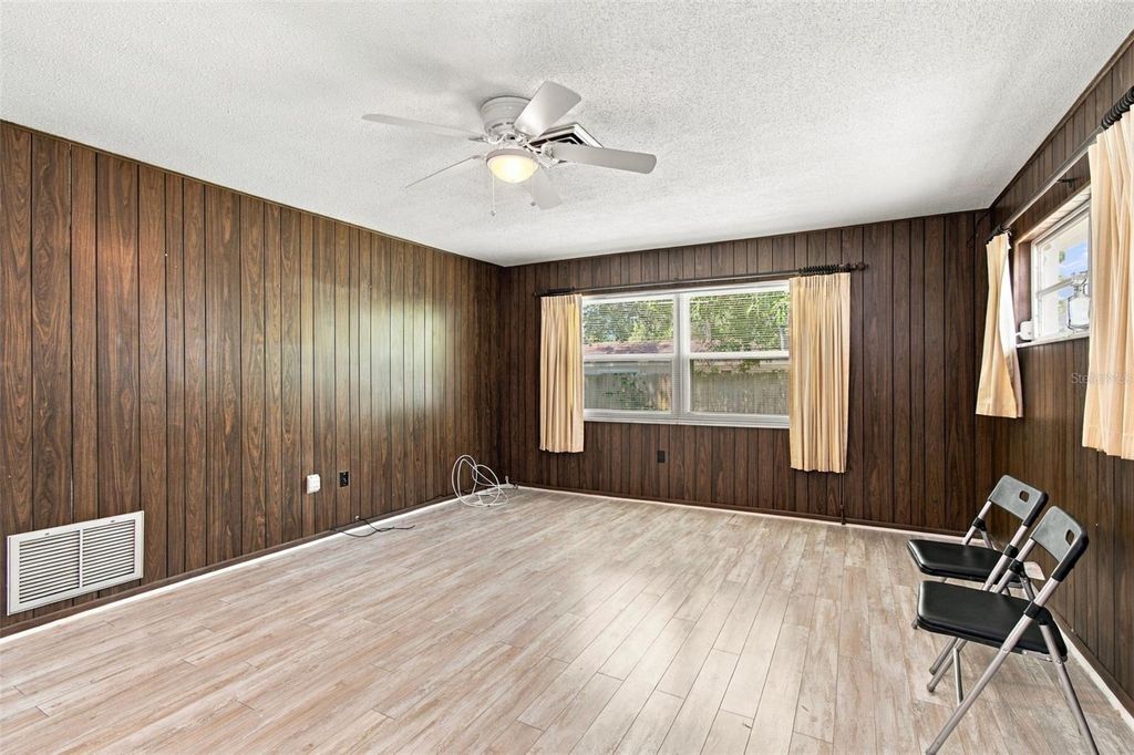 Image 24 of property listing at 11161 105TH AVENUE, Seminole, FL 33778