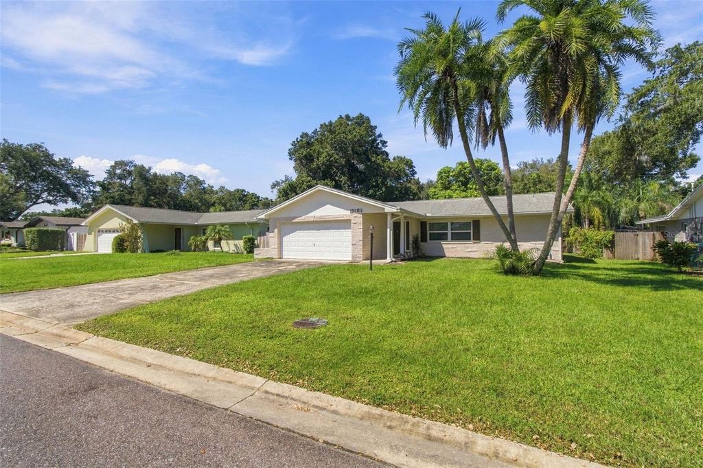 Image 4 of property listing at 11161 105TH AVENUE, Seminole, FL 33778