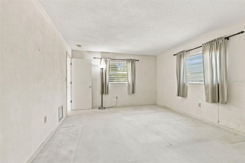 Image 31 of property listing at 11161 105TH AVENUE, Seminole, FL 33778