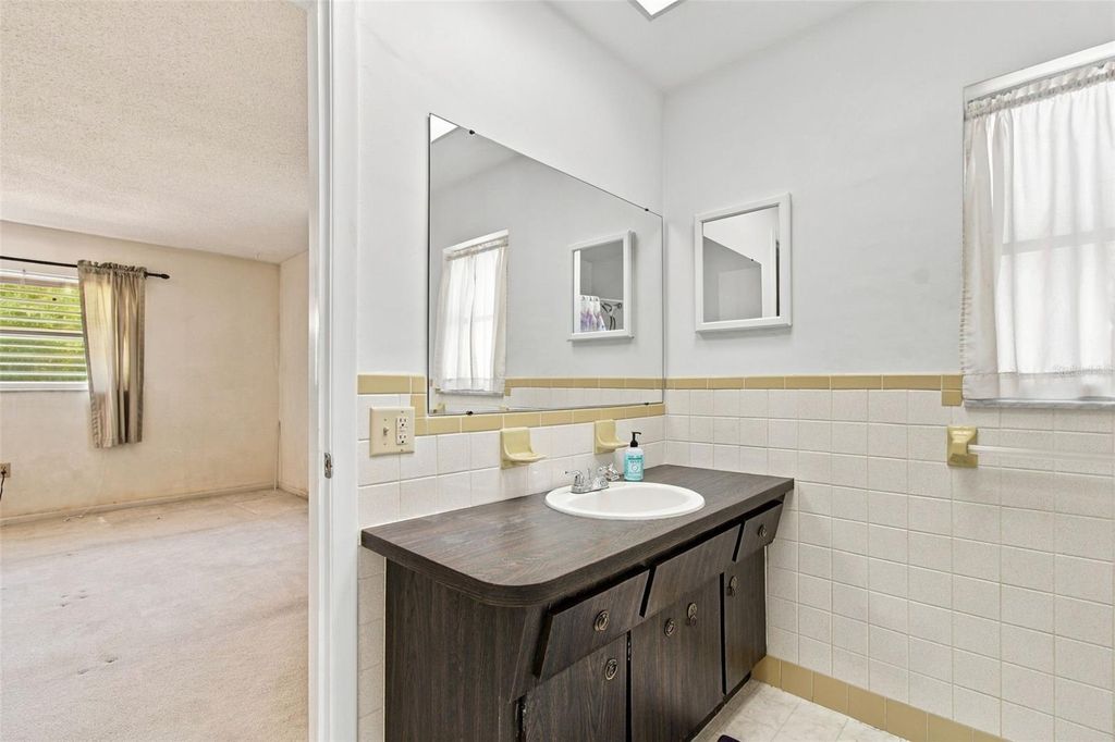 Image 34 of property listing at 11161 105TH AVENUE, Seminole, FL 33778