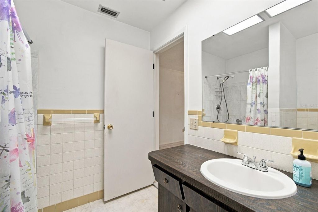 Image 35 of property listing at 11161 105TH AVENUE, Seminole, FL 33778