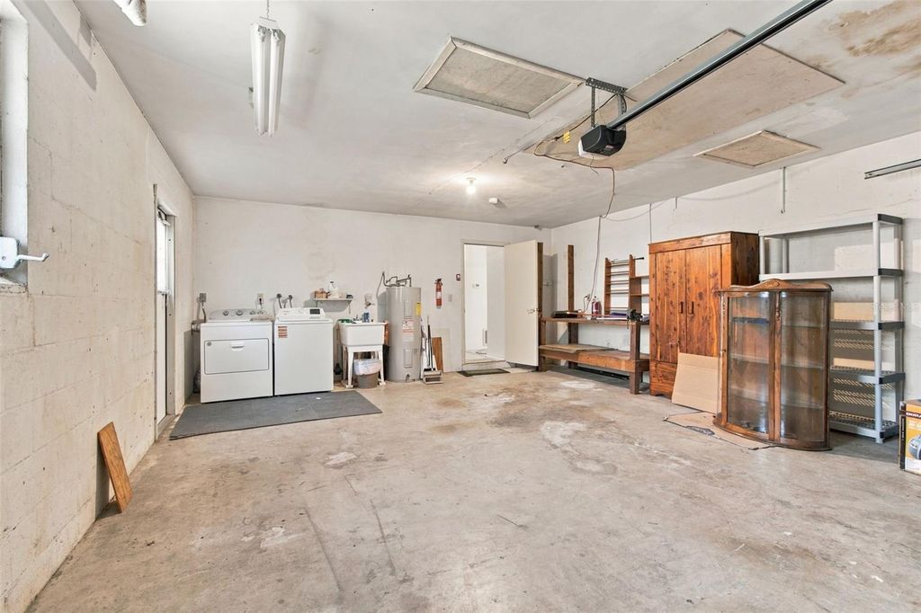 Image 53 of property listing at 11161 105TH AVENUE, Seminole, FL 33778