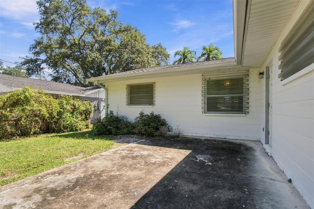 Image 54 of property listing at 11161 105TH AVENUE, Seminole, FL 33778