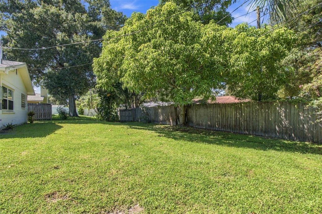 Image 57 of property listing at 11161 105TH AVENUE, Seminole, FL 33778