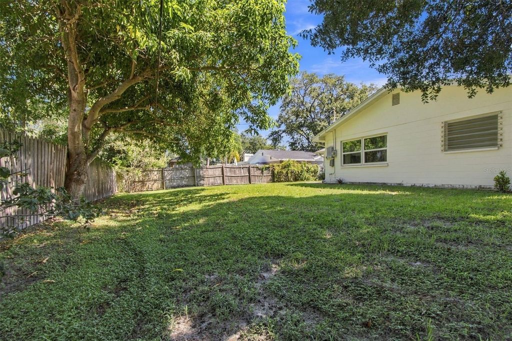 Image 59 of property listing at 11161 105TH AVENUE, Seminole, FL 33778