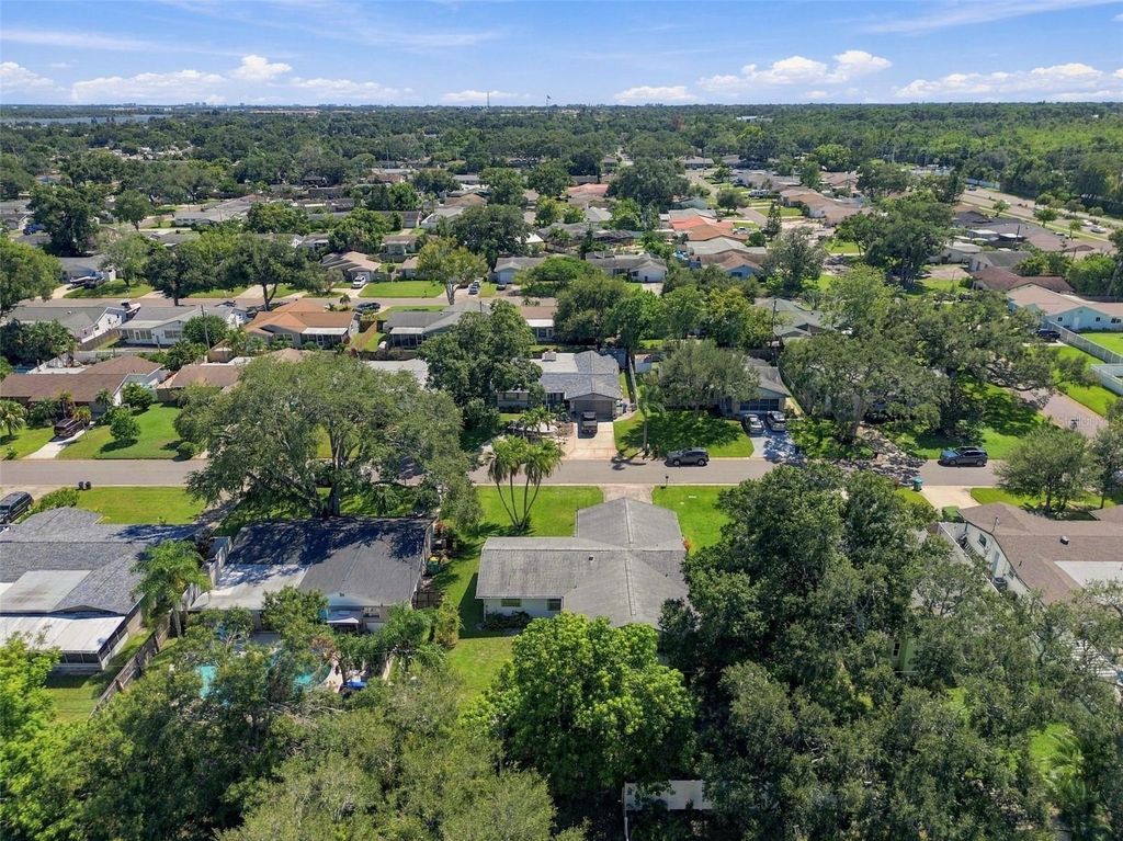 Image 70 of property listing at 11161 105TH AVENUE, Seminole, FL 33778
