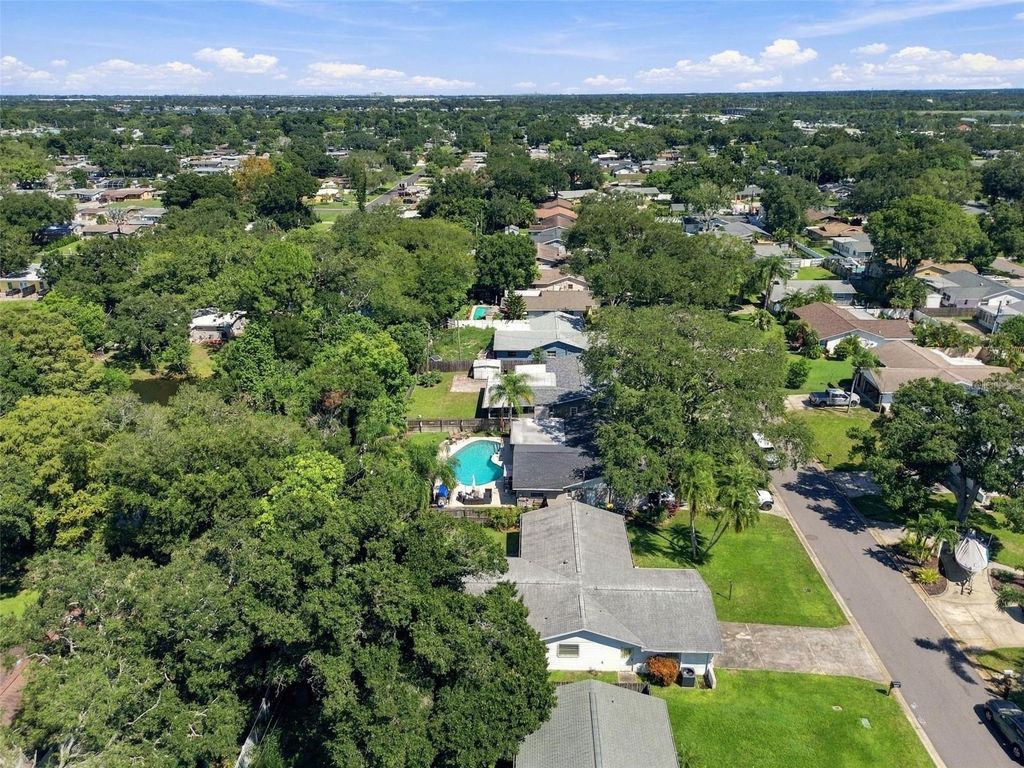Image 71 of property listing at 11161 105TH AVENUE, Seminole, FL 33778