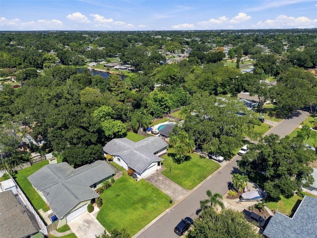Image 72 of property listing at 11161 105TH AVENUE, Seminole, FL 33778