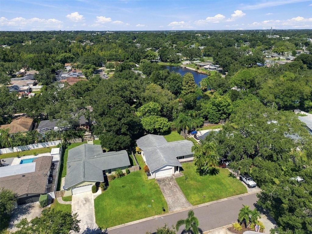 Image 73 of property listing at 11161 105TH AVENUE, Seminole, FL 33778