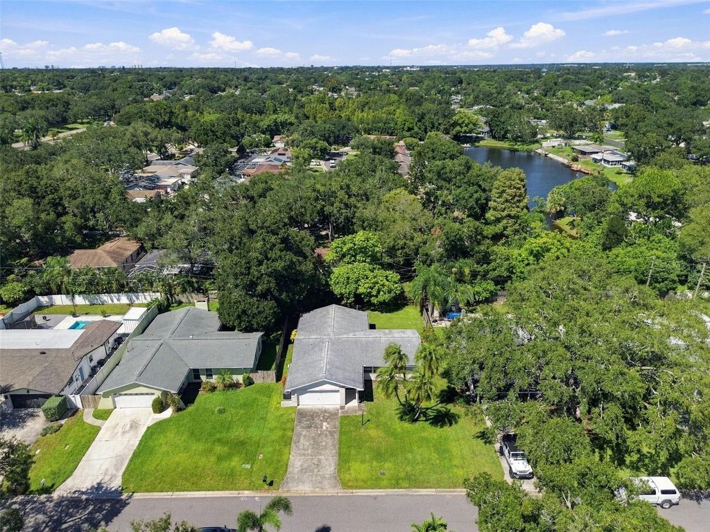 Image 74 of property listing at 11161 105TH AVENUE, Seminole, FL 33778