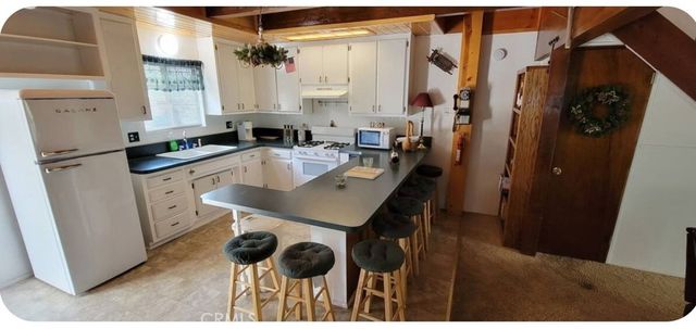 33076 Robin Ln, Running Springs, CA 92308