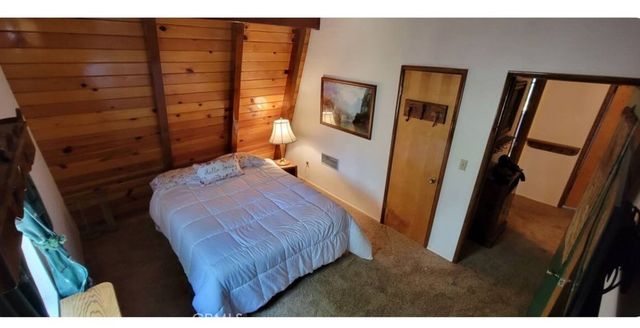 33076 Robin Ln, Running Springs, CA 92308