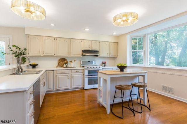74 Yale St, Bloomfield Twp., NJ 07003