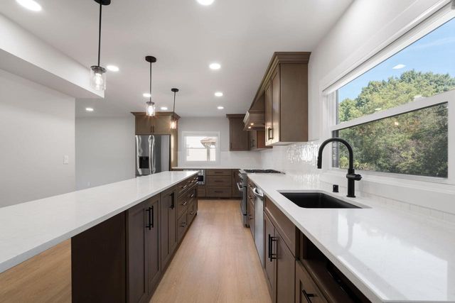 7942 S 66th STREET, Franklin, WI 53132