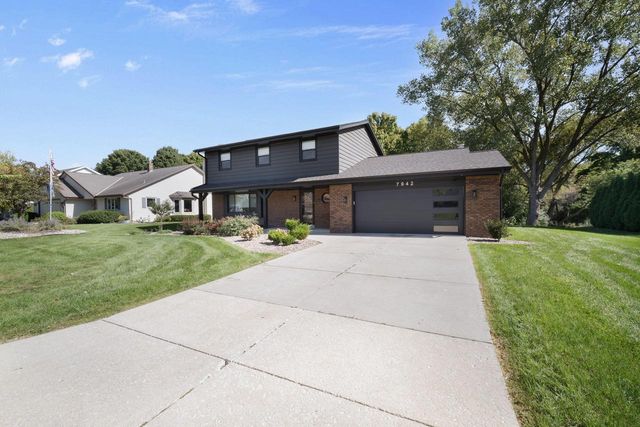 7942 S 66th STREET, Franklin, WI 53132