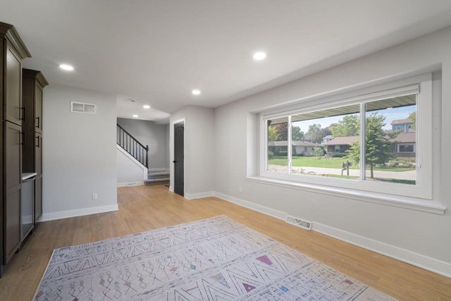 7942 S 66th STREET, Franklin, WI 53132